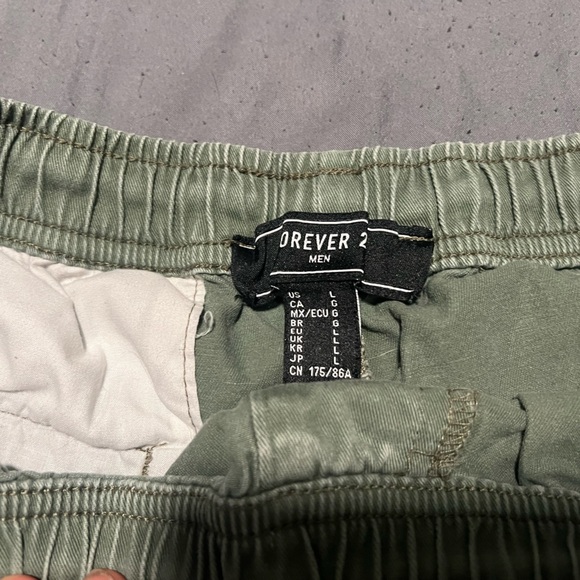 Forever 21 men’s shorts - Picture 2 of 2